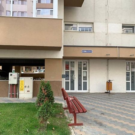 Lovely Bacau 1 Bedroom Apartment Exterior foto